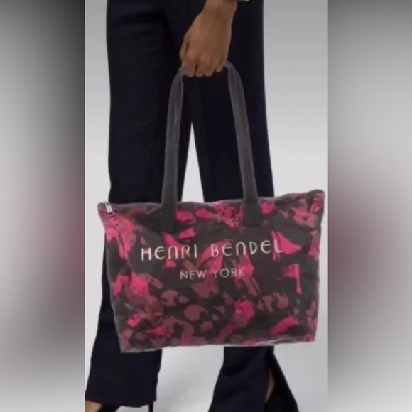 henri bendel Handbags - HENRI BENDEL NEW YORK CAMO FLORAL SPELL OUT LOGO TOTE BAG